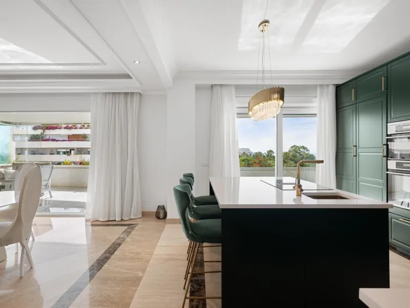 Available for short-term stays, this impressive top-floor apartment offers a rare combination of space, comfort, and security within an exclusive gated complex. With three bedrooms and five bathrooms, the property is perfectly suited for families or group