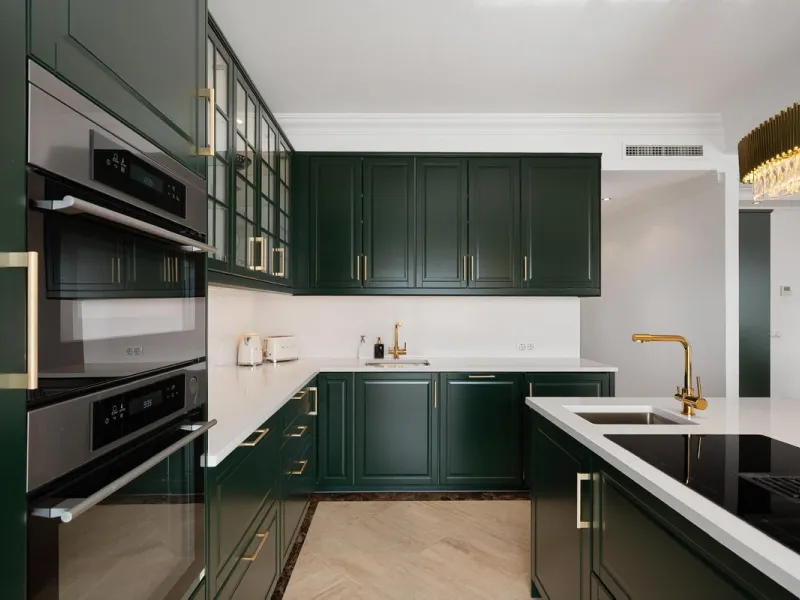 Available for short-term stays, this impressive top-floor apartment offers a rare combination of space, comfort, and security within an exclusive gated complex. With three bedrooms and five bathrooms, the property is perfectly suited for families or group
