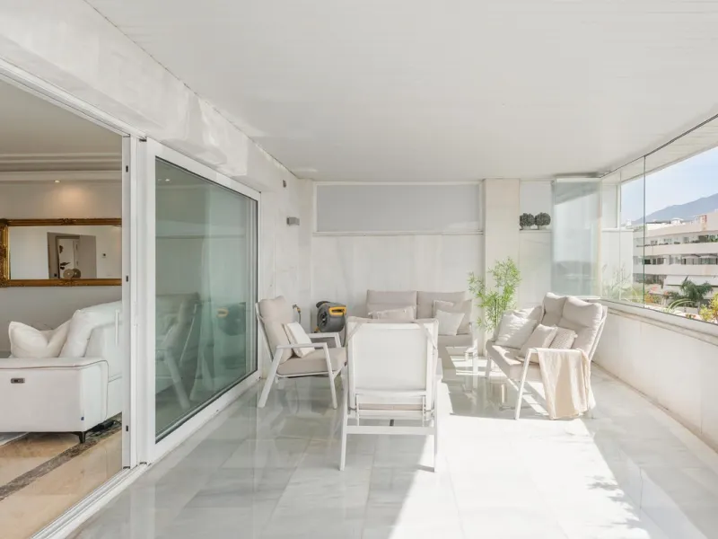 Available for short-term stays, this impressive top-floor apartment offers a rare combination of space, comfort, and security within an exclusive gated complex. With three bedrooms and five bathrooms, the property is perfectly suited for families or group