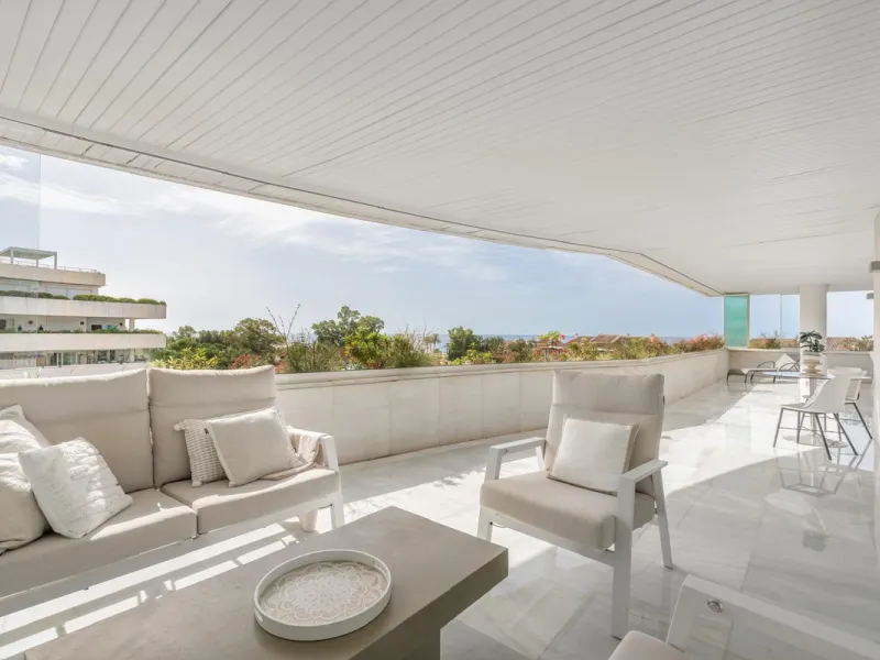 Available for short-term stays, this impressive top-floor apartment offers a rare combination of space, comfort, and security within an exclusive gated complex. With three bedrooms and five bathrooms, the property is perfectly suited for families or group