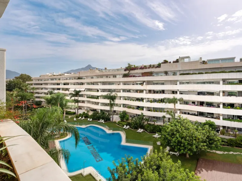 Available for short-term stays, this impressive top-floor apartment offers a rare combination of space, comfort, and security within an exclusive gated complex. With three bedrooms and five bathrooms, the property is perfectly suited for families or group