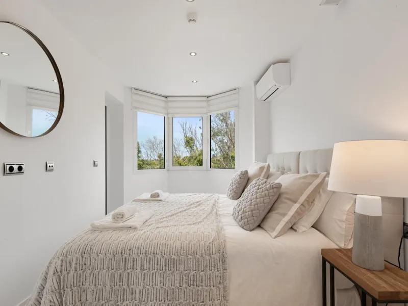 Available for short-term stays, this impressive top-floor apartment offers a rare combination of space, comfort, and security within an exclusive gated complex. With three bedrooms and five bathrooms, the property is perfectly suited for families or group