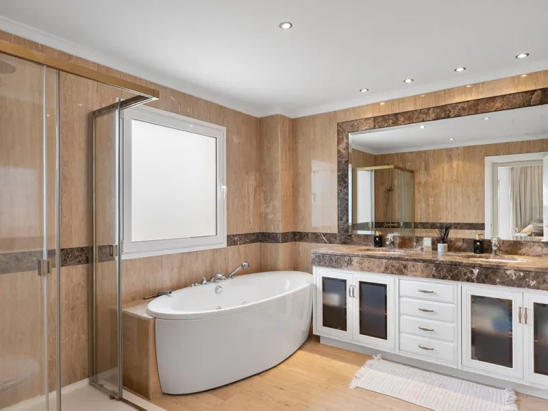 Available for short-term stays, this impressive top-floor apartment offers a rare combination of space, comfort, and security within an exclusive gated complex. With three bedrooms and five bathrooms, the property is perfectly suited for families or group