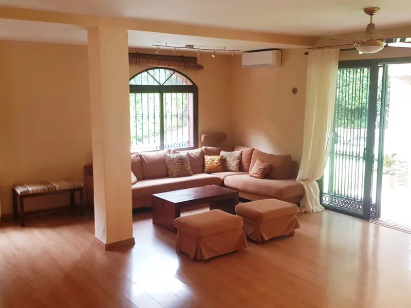 Detached villa in a very quiet area perfectly equipped and ready to move into.