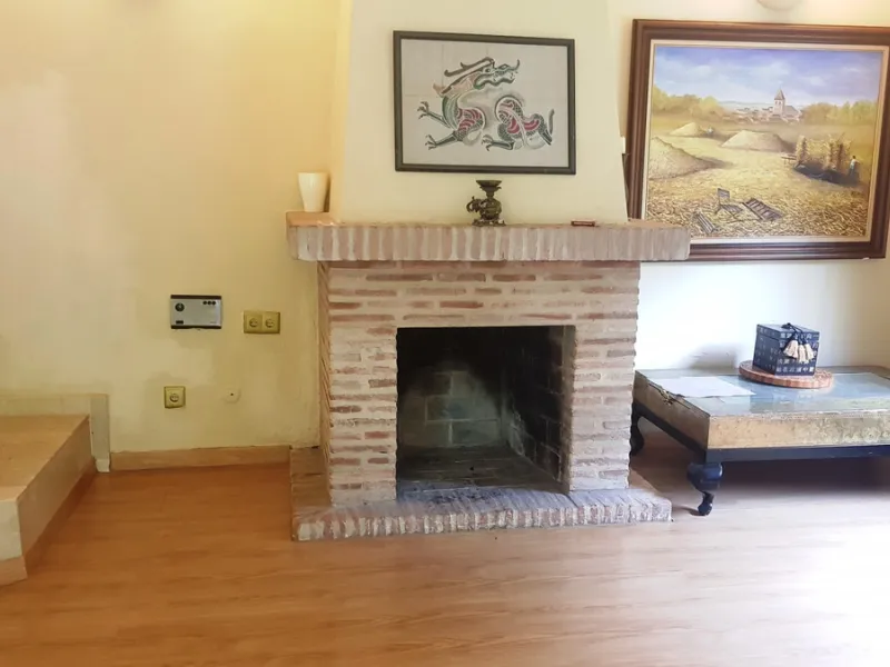 Detached villa in a very quiet area perfectly equipped and ready to move into.