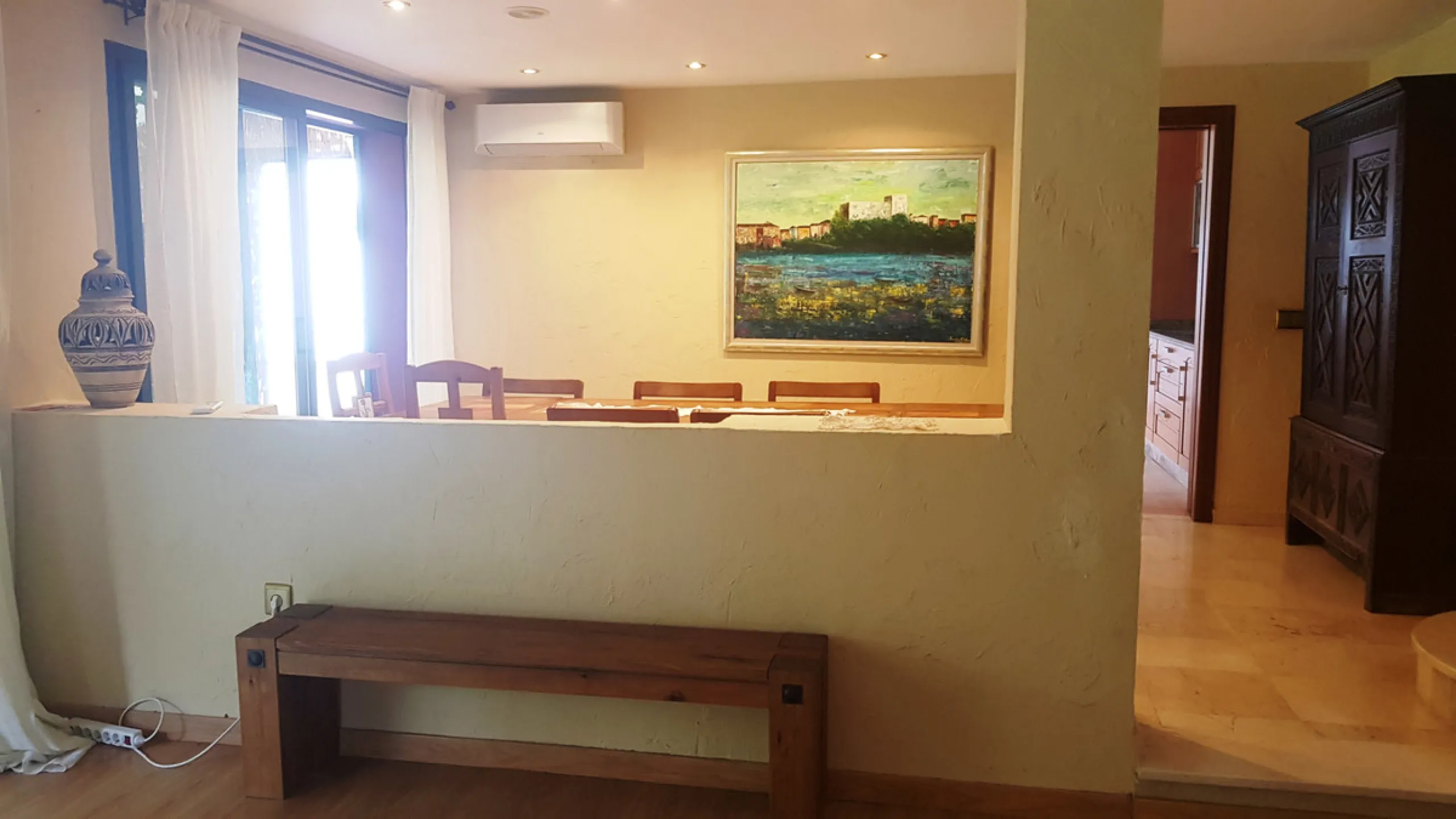 Detached villa in a very quiet area perfectly equipped and ready to move into.