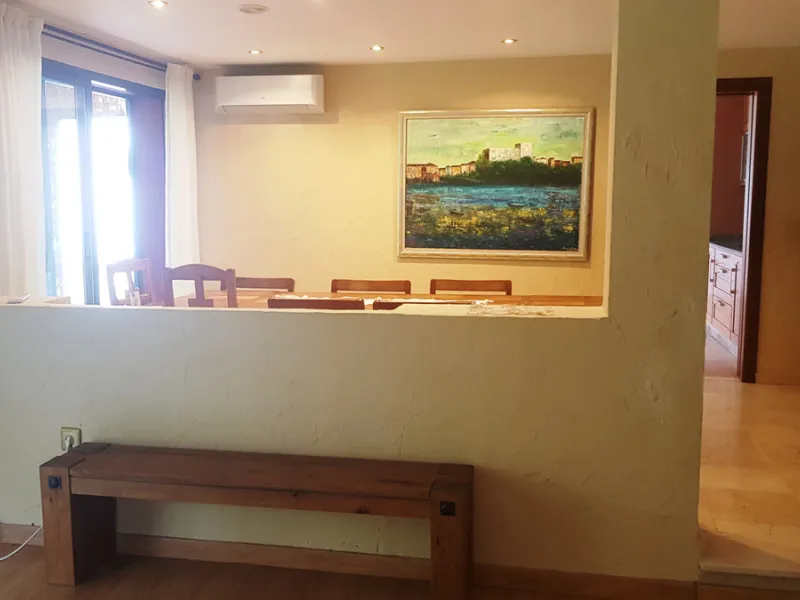 Detached villa in a very quiet area perfectly equipped and ready to move into.