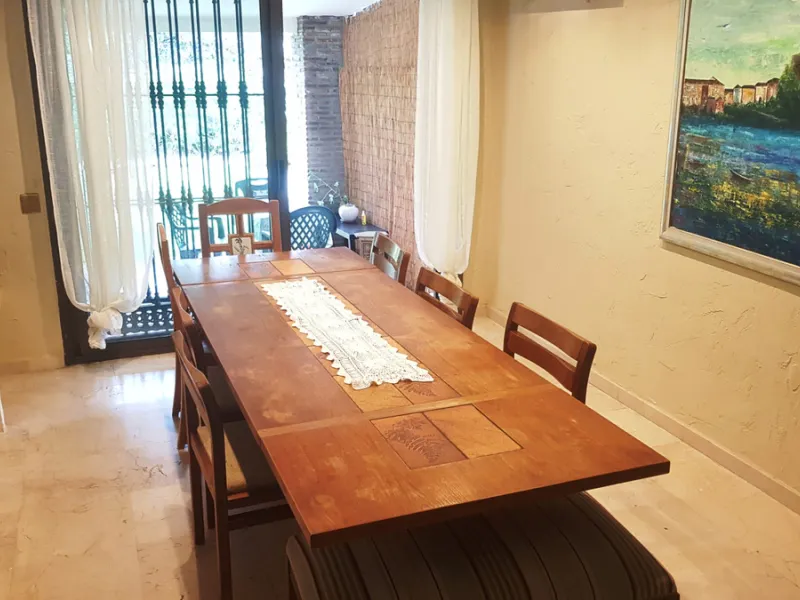 Detached villa in a very quiet area perfectly equipped and ready to move into.