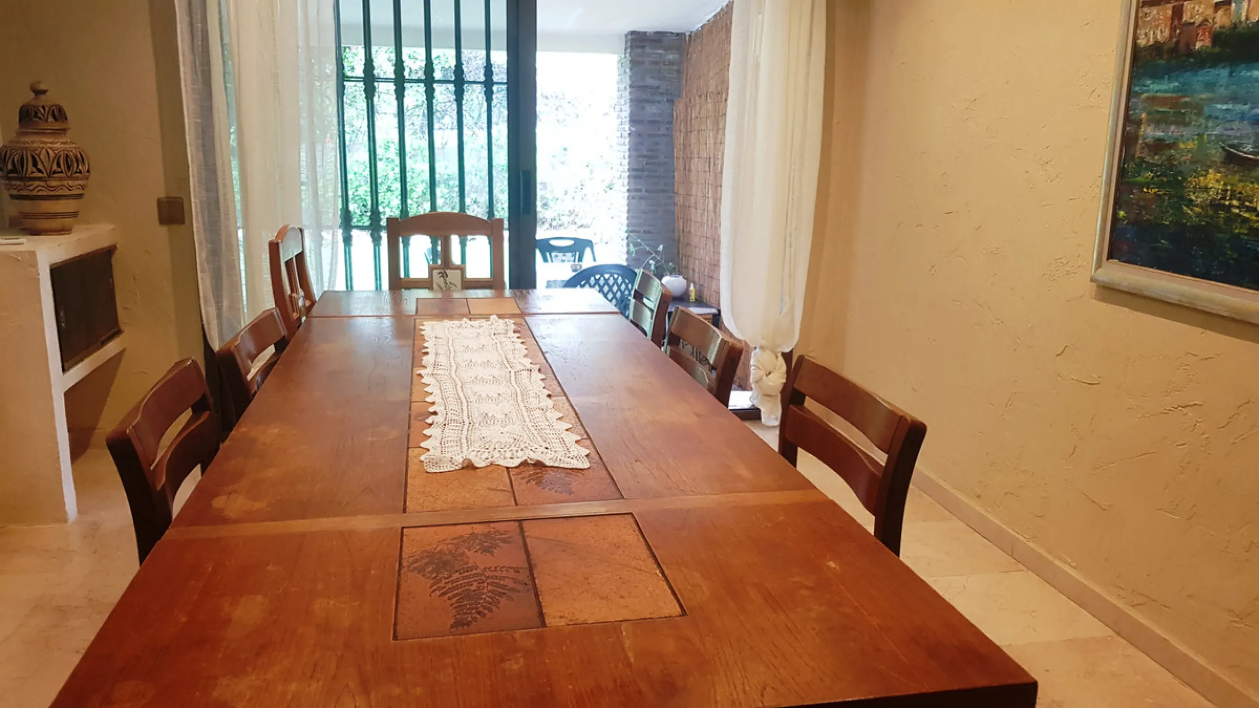 Detached villa in a very quiet area perfectly equipped and ready to move into.