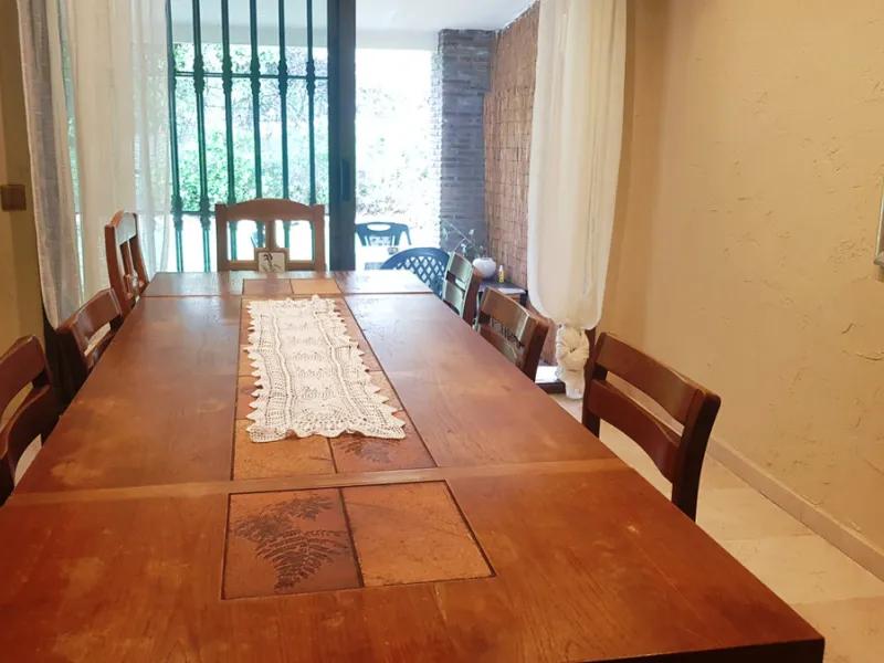Detached villa in a very quiet area perfectly equipped and ready to move into.