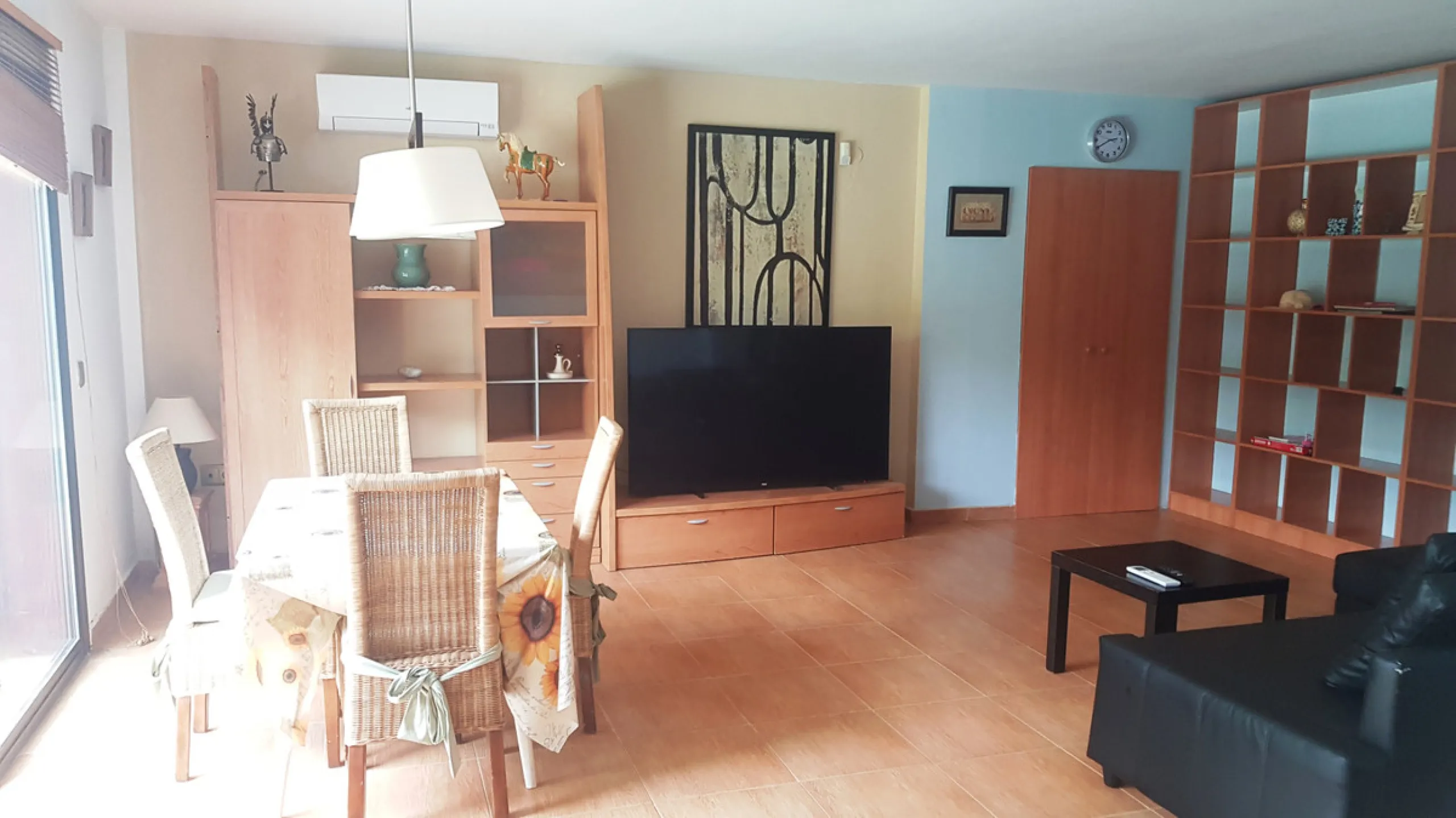 Detached villa in a very quiet area perfectly equipped and ready to move into.