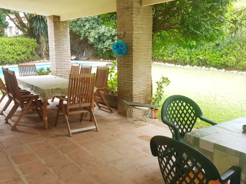 Detached villa in a very quiet area perfectly equipped and ready to move into.
