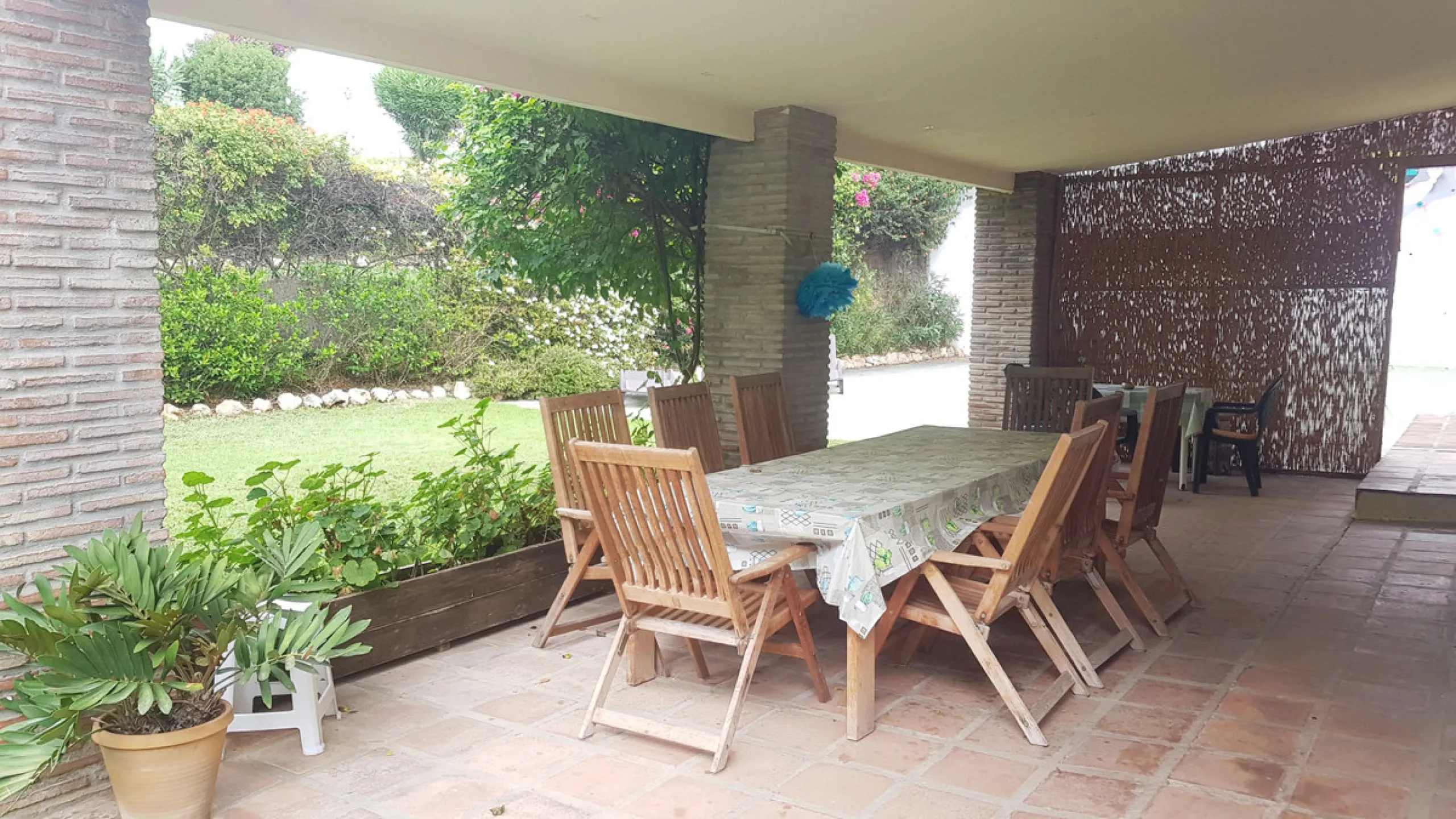 Detached villa in a very quiet area perfectly equipped and ready to move into.