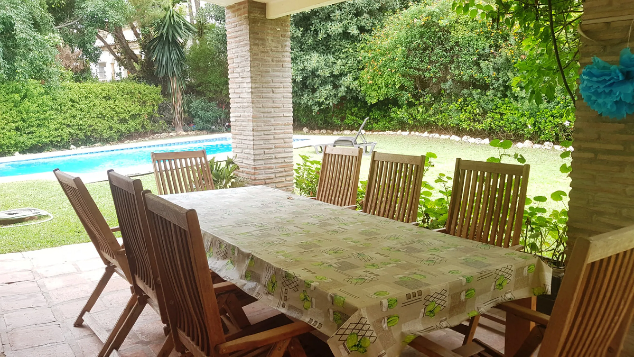 Detached villa in a very quiet area perfectly equipped and ready to move into.