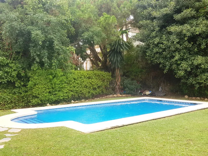 Detached villa in a very quiet area perfectly equipped and ready to move into.