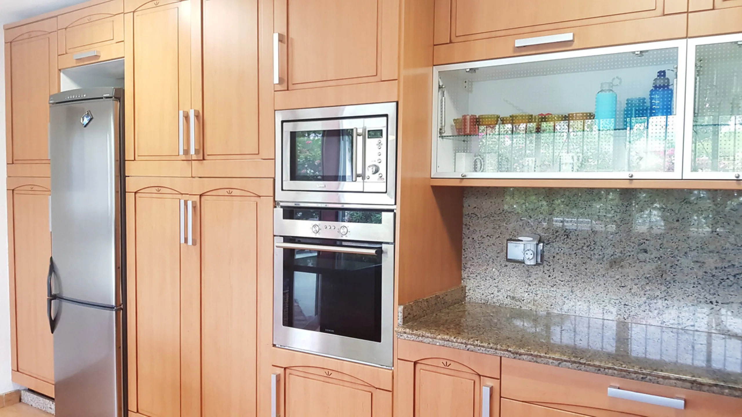 Detached villa in a very quiet area perfectly equipped and ready to move into.