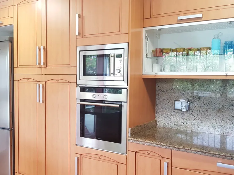 Detached villa in a very quiet area perfectly equipped and ready to move into.