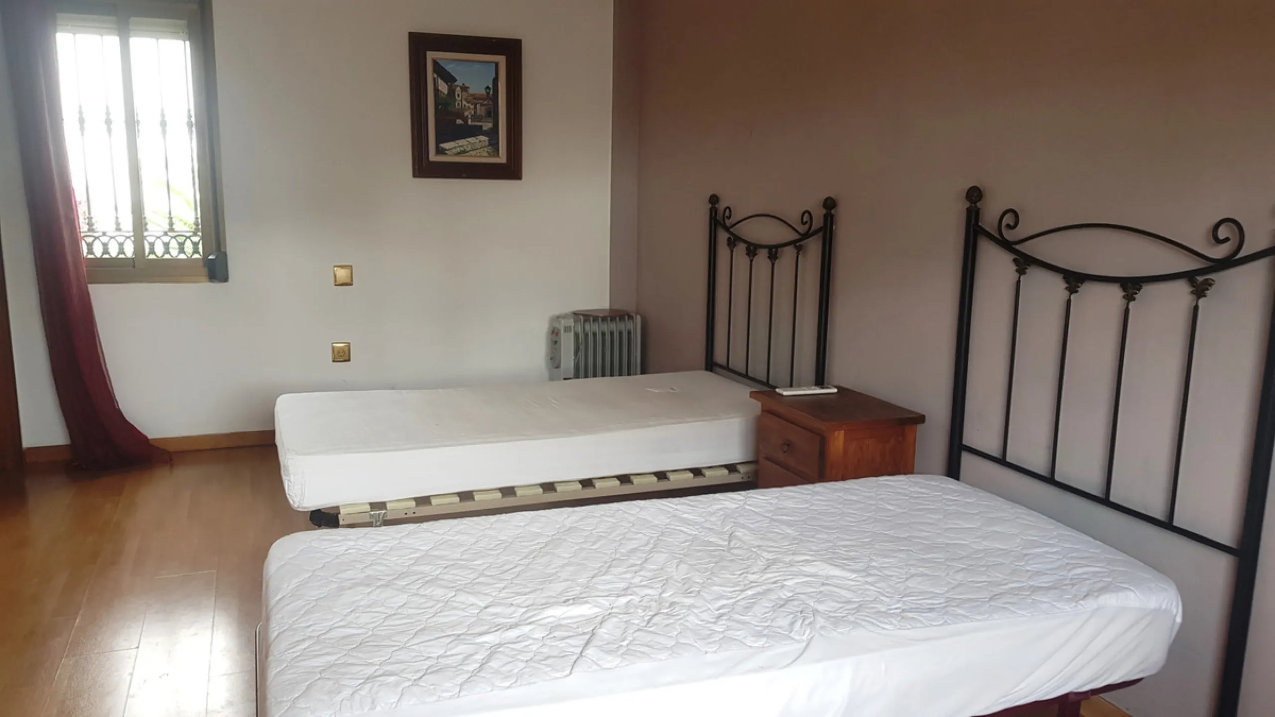 Detached villa in a very quiet area perfectly equipped and ready to move into.