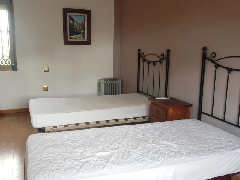 Detached villa in a very quiet area perfectly equipped and ready to move into.