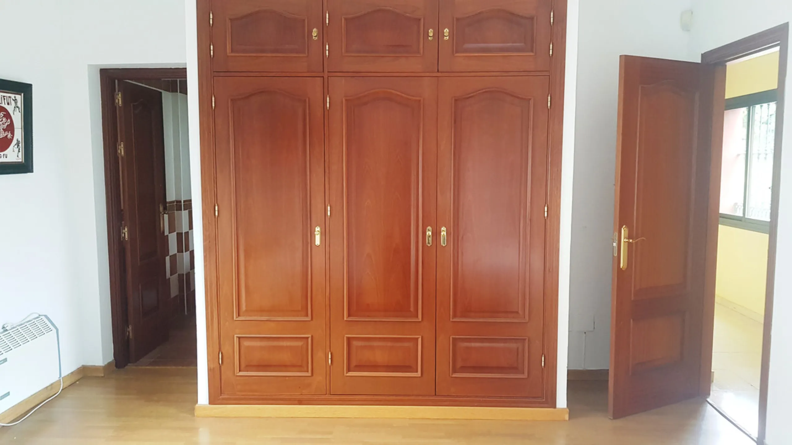 Detached villa in a very quiet area perfectly equipped and ready to move into.