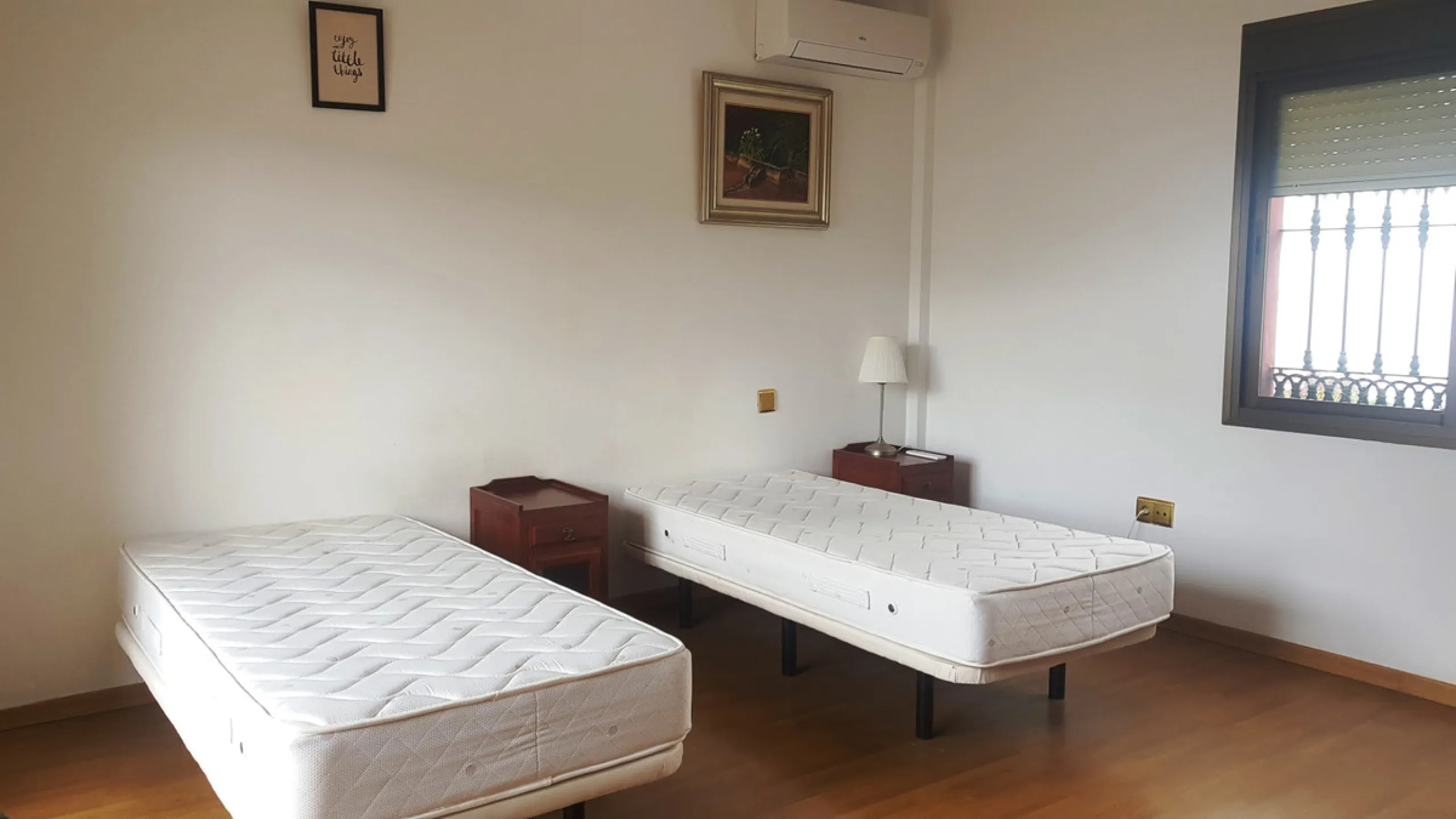 Detached villa in a very quiet area perfectly equipped and ready to move into.