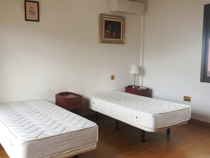 Detached villa in a very quiet area perfectly equipped and ready to move into.