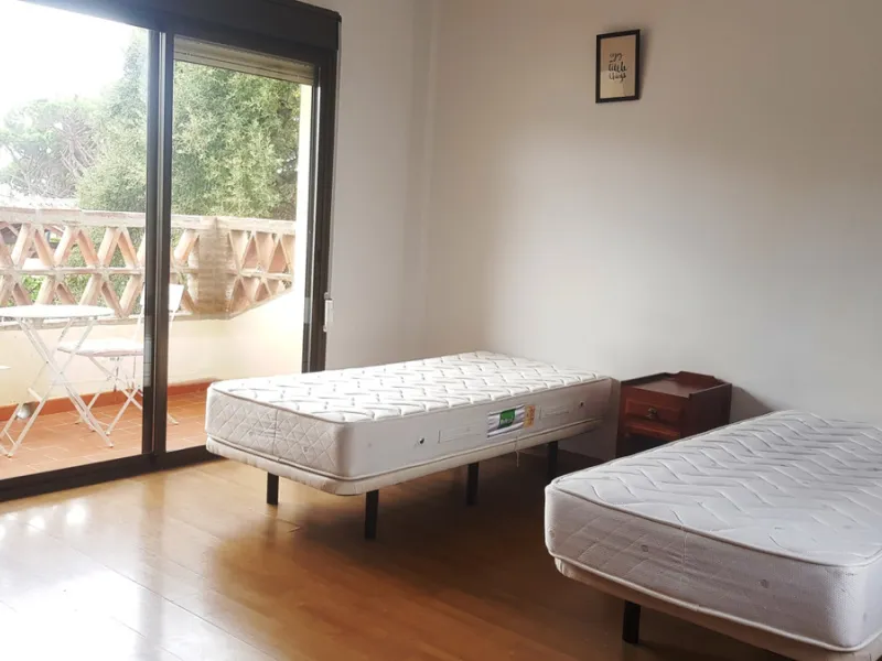 Detached villa in a very quiet area perfectly equipped and ready to move into.