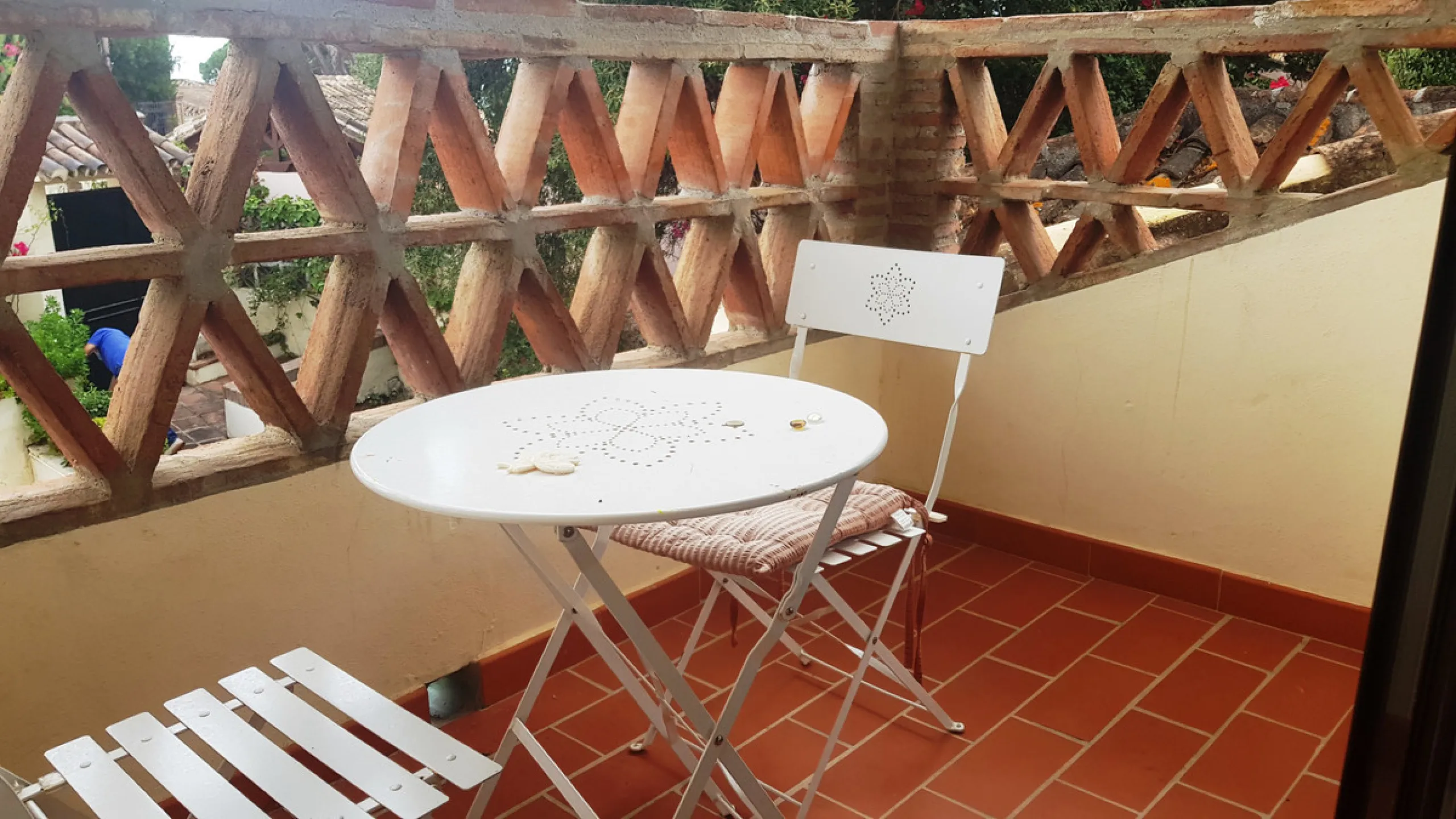 Detached villa in a very quiet area perfectly equipped and ready to move into.