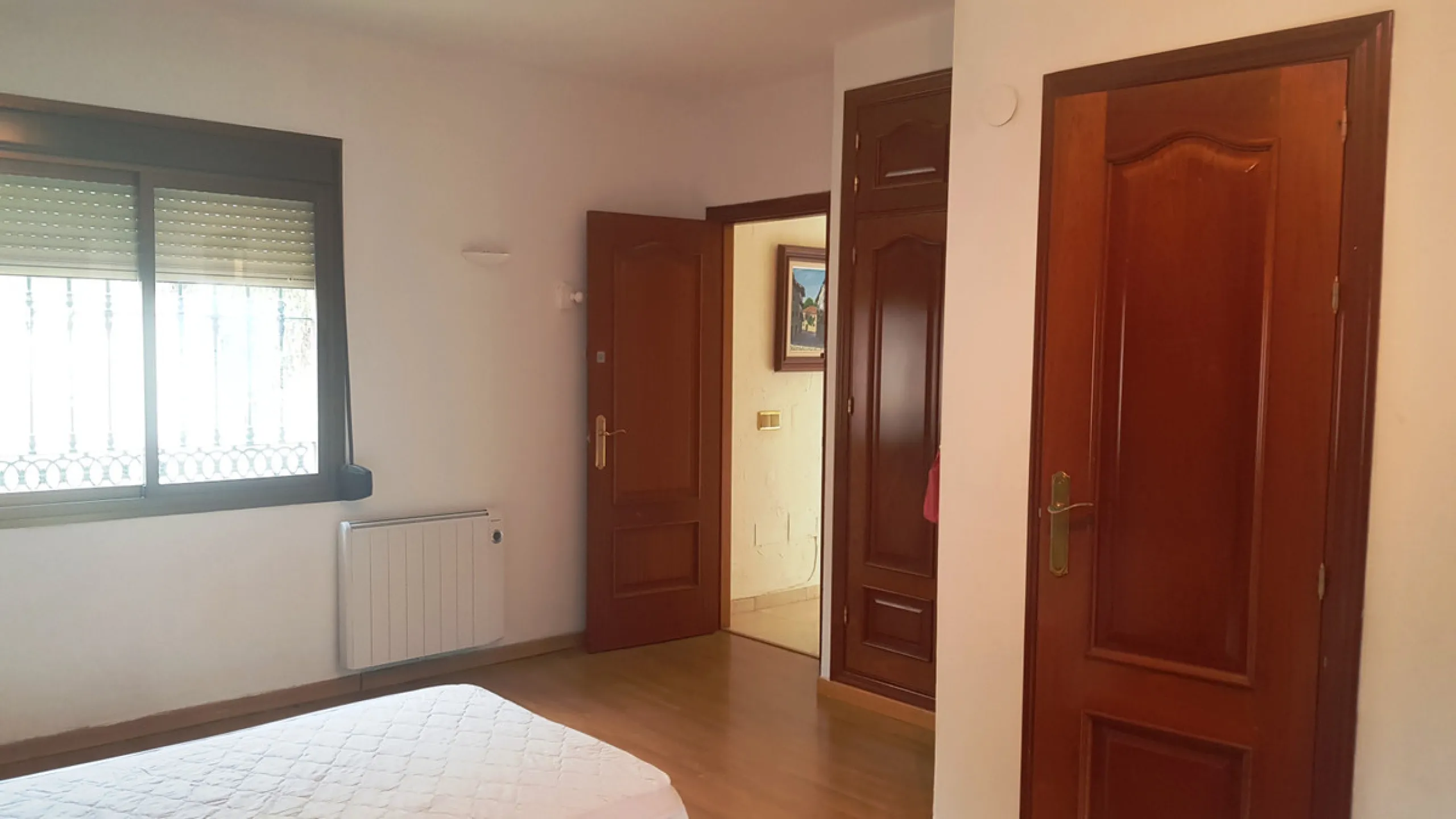 Detached villa in a very quiet area perfectly equipped and ready to move into.