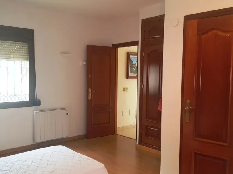 Detached villa in a very quiet area perfectly equipped and ready to move into.