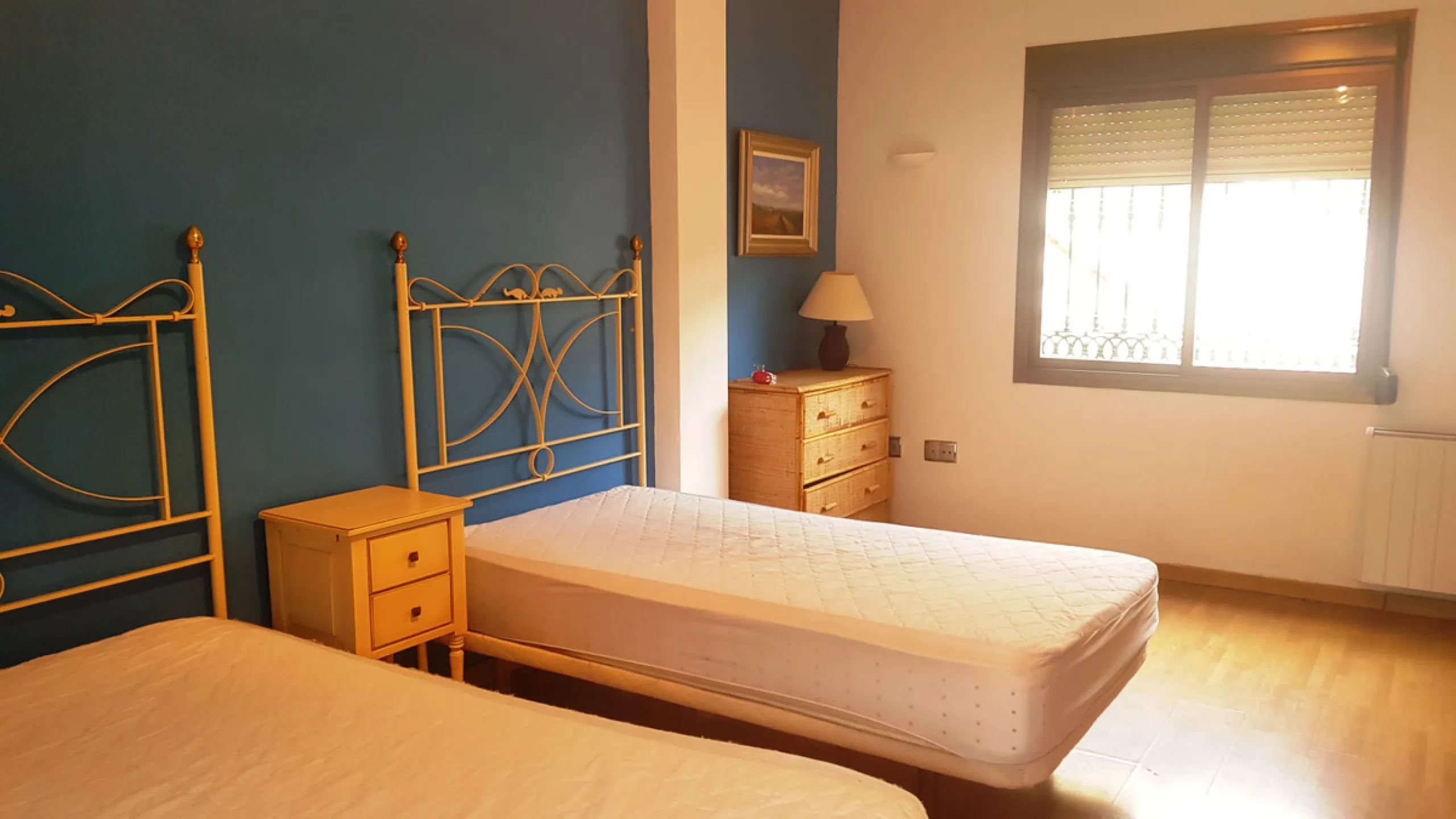 Detached villa in a very quiet area perfectly equipped and ready to move into.