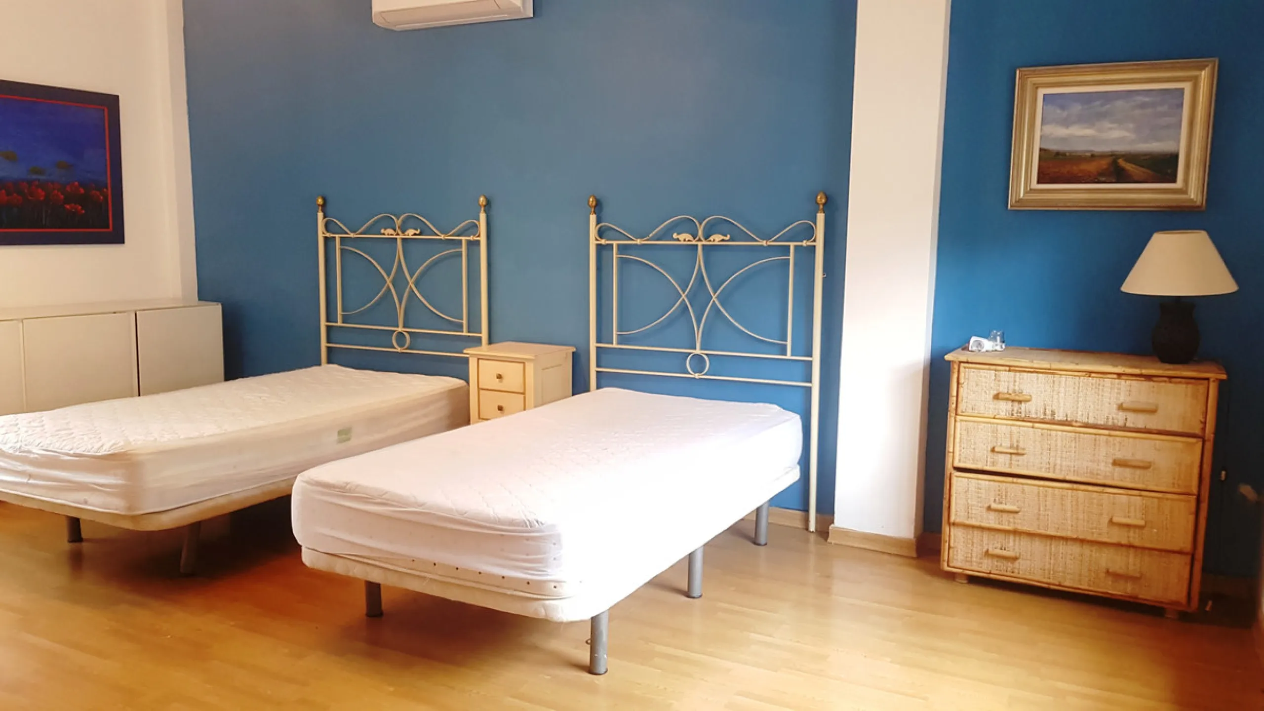 Detached villa in a very quiet area perfectly equipped and ready to move into.