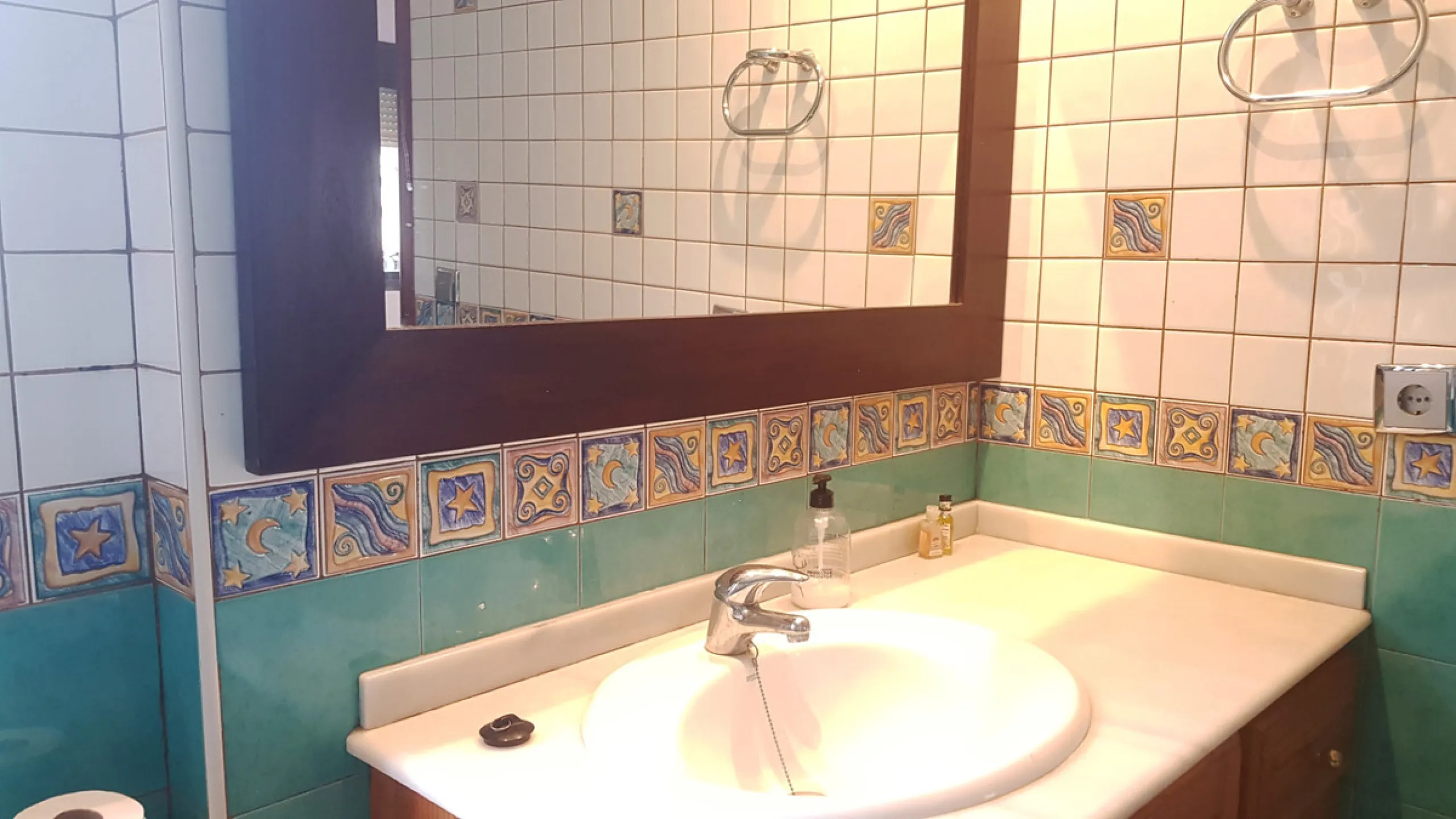 Detached villa in a very quiet area perfectly equipped and ready to move into.