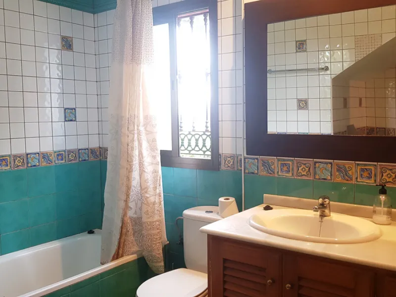 Detached villa in a very quiet area perfectly equipped and ready to move into.