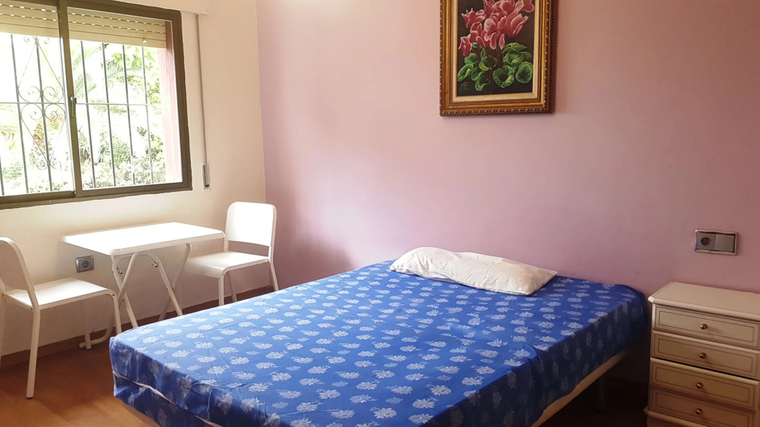 Detached villa in a very quiet area perfectly equipped and ready to move into.