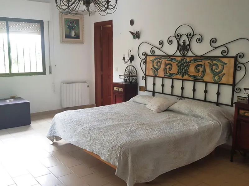 Detached villa in a very quiet area perfectly equipped and ready to move into.