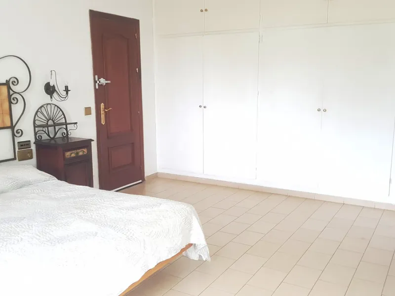 Detached villa in a very quiet area perfectly equipped and ready to move into.