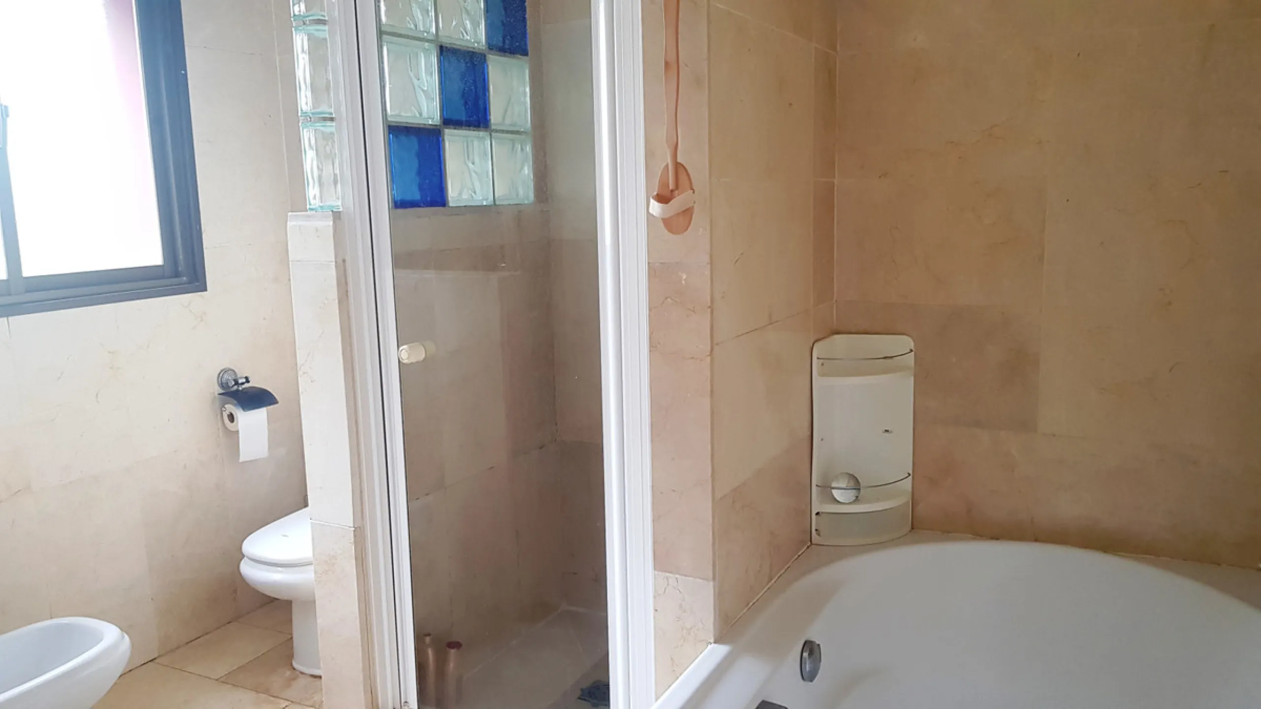Detached villa in a very quiet area perfectly equipped and ready to move into.