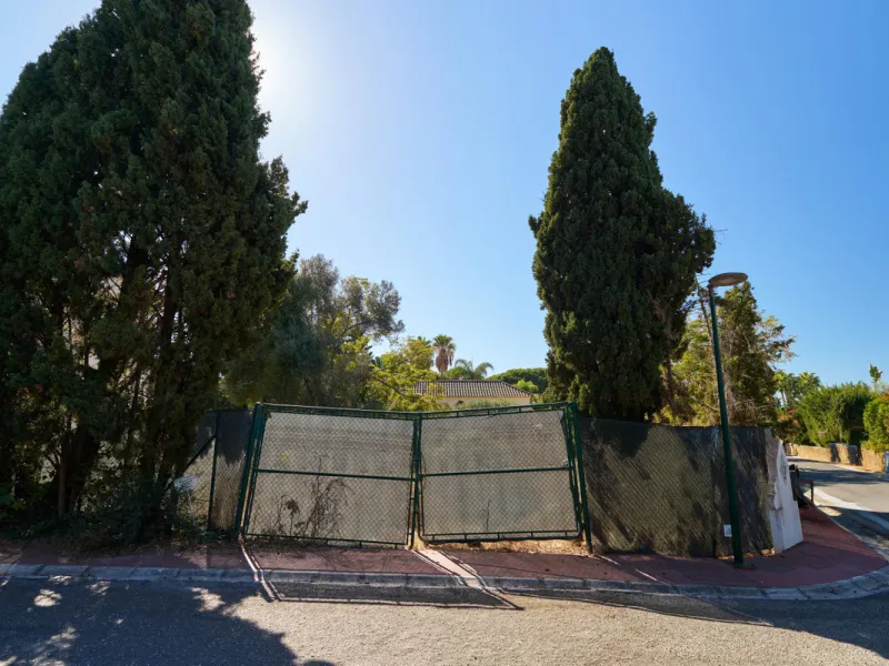 Plot - Residential Plot в продаже в Marbella, Málaga. Площадь участка 713 м²