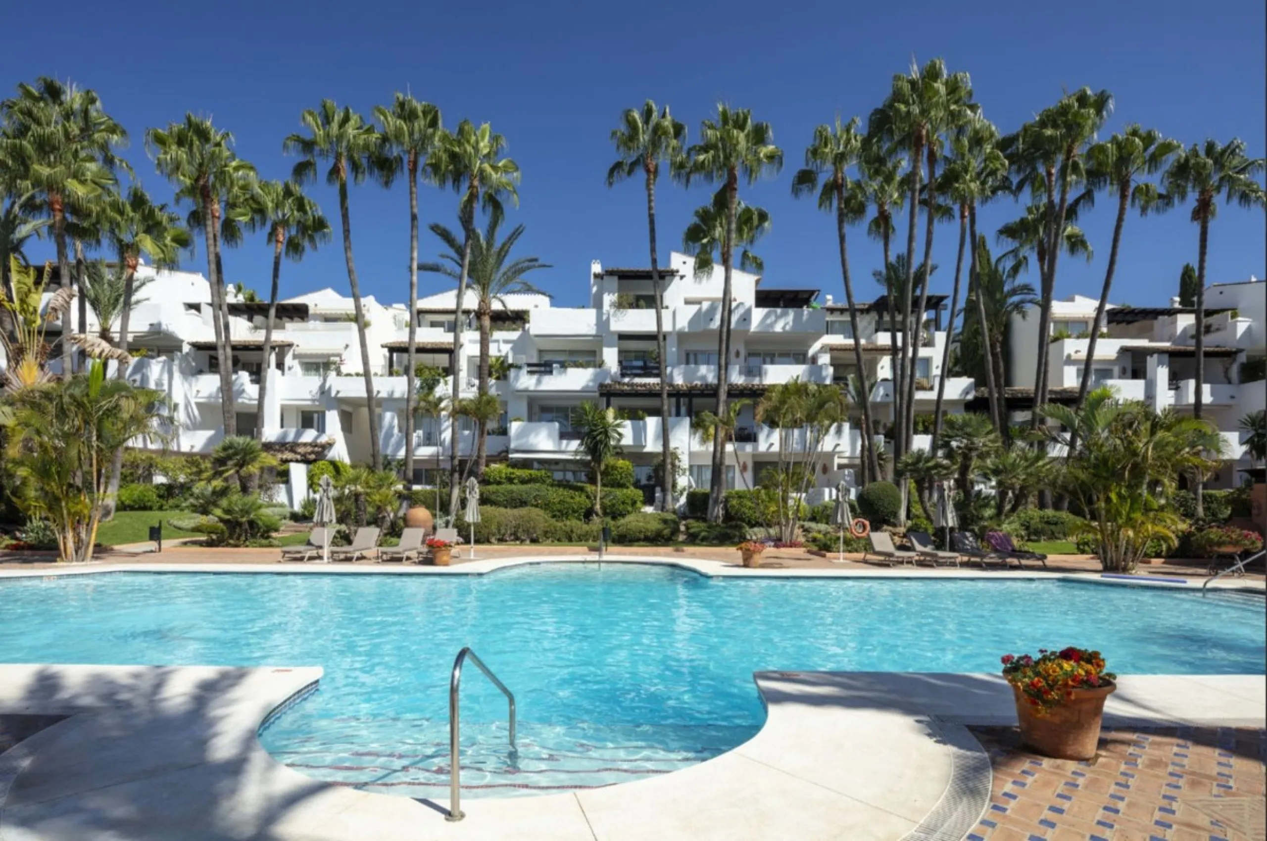 Apartment - Ground Floor Apartment в продаже в Marbella, Málaga. В доме 3 спален и 3 ванных комнат. Площадь дома 118 м²