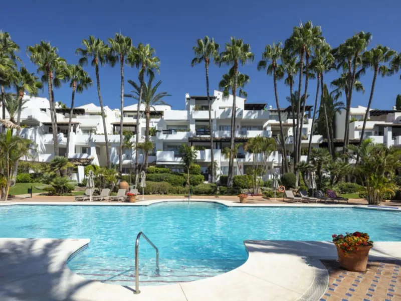 Apartment - Ground Floor Apartment в продаже в Marbella, Málaga. В доме 3 спален и 3 ванных комнат. Площадь дома 118 м²