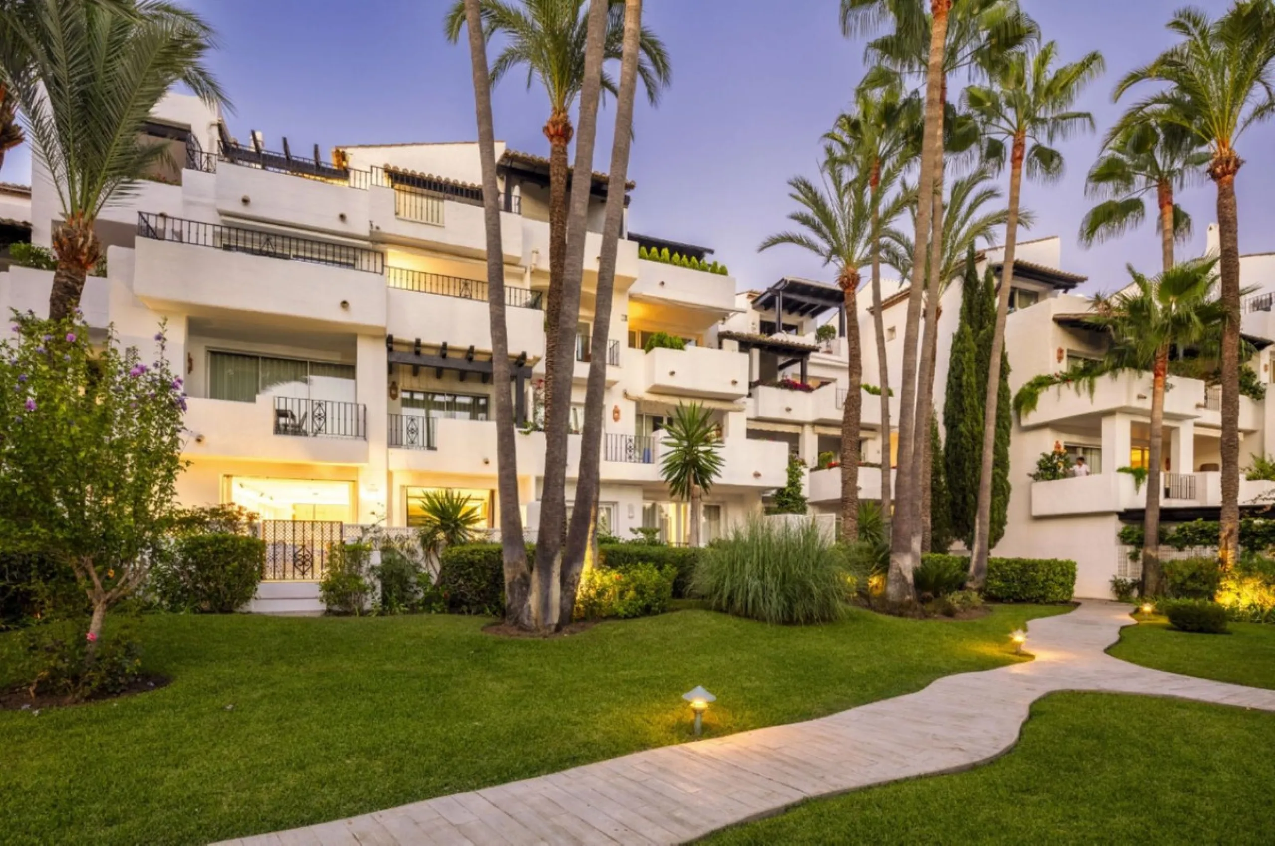 Apartment - Ground Floor Apartment в продаже в Marbella, Málaga. В доме 3 спален и 3 ванных комнат. Площадь дома 118 м²