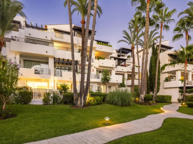 Apartment - Ground Floor Apartment в продаже в Marbella, Málaga. В доме 3 спален и 3 ванных комнат. Площадь дома 118 м²
