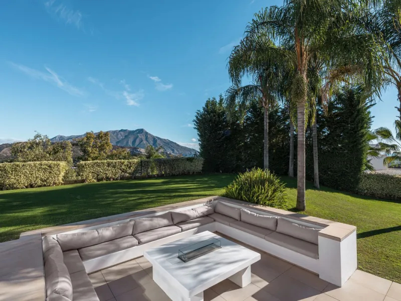 House - Detached Villa в продаже в Benahavís, Málaga. В доме 5 спален и 5 ванных комнат. Площадь дома 573 м². Площадь участка 2616 м²