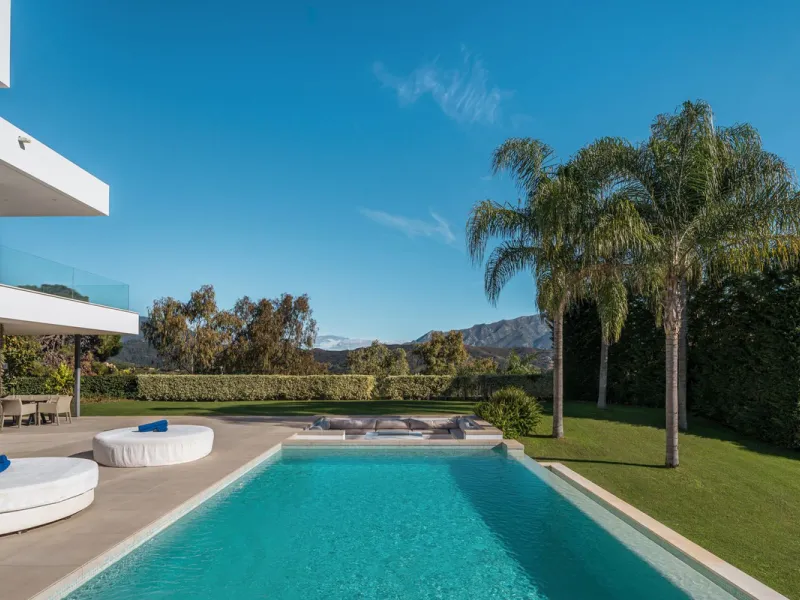 House - Detached Villa в продаже в Benahavís, Málaga. В доме 5 спален и 5 ванных комнат. Площадь дома 573 м². Площадь участка 2616 м²