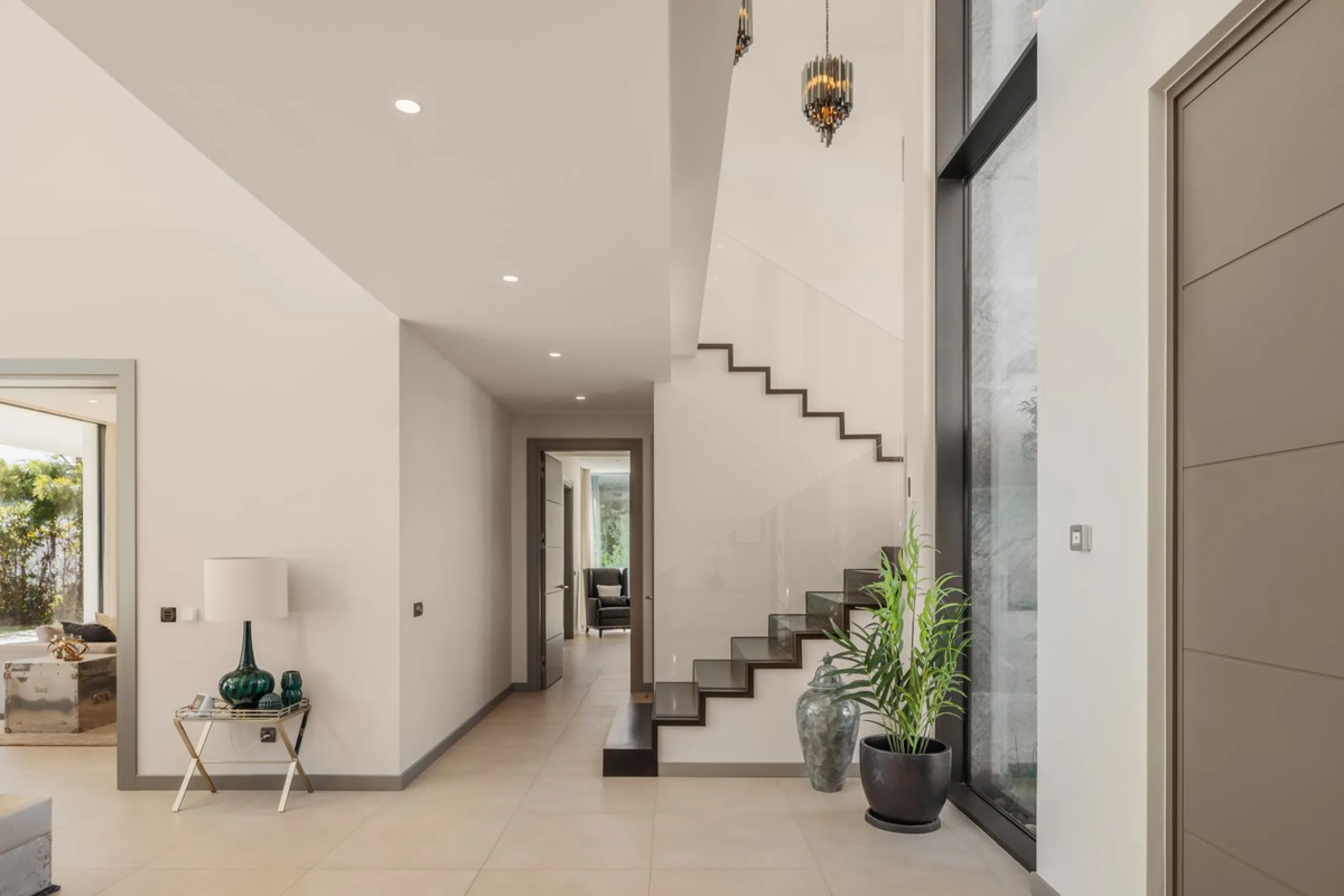 House - Detached Villa в продаже в Benahavís, Málaga. В доме 5 спален и 5 ванных комнат. Площадь дома 573 м². Площадь участка 2616 м²