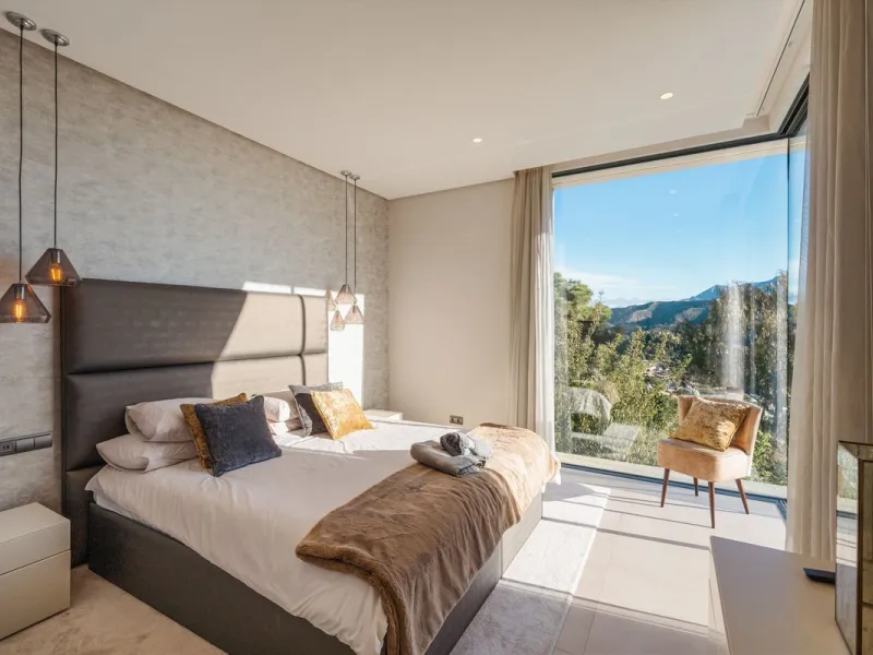 House - Detached Villa в продаже в Benahavís, Málaga. В доме 5 спален и 5 ванных комнат. Площадь дома 573 м². Площадь участка 2616 м²