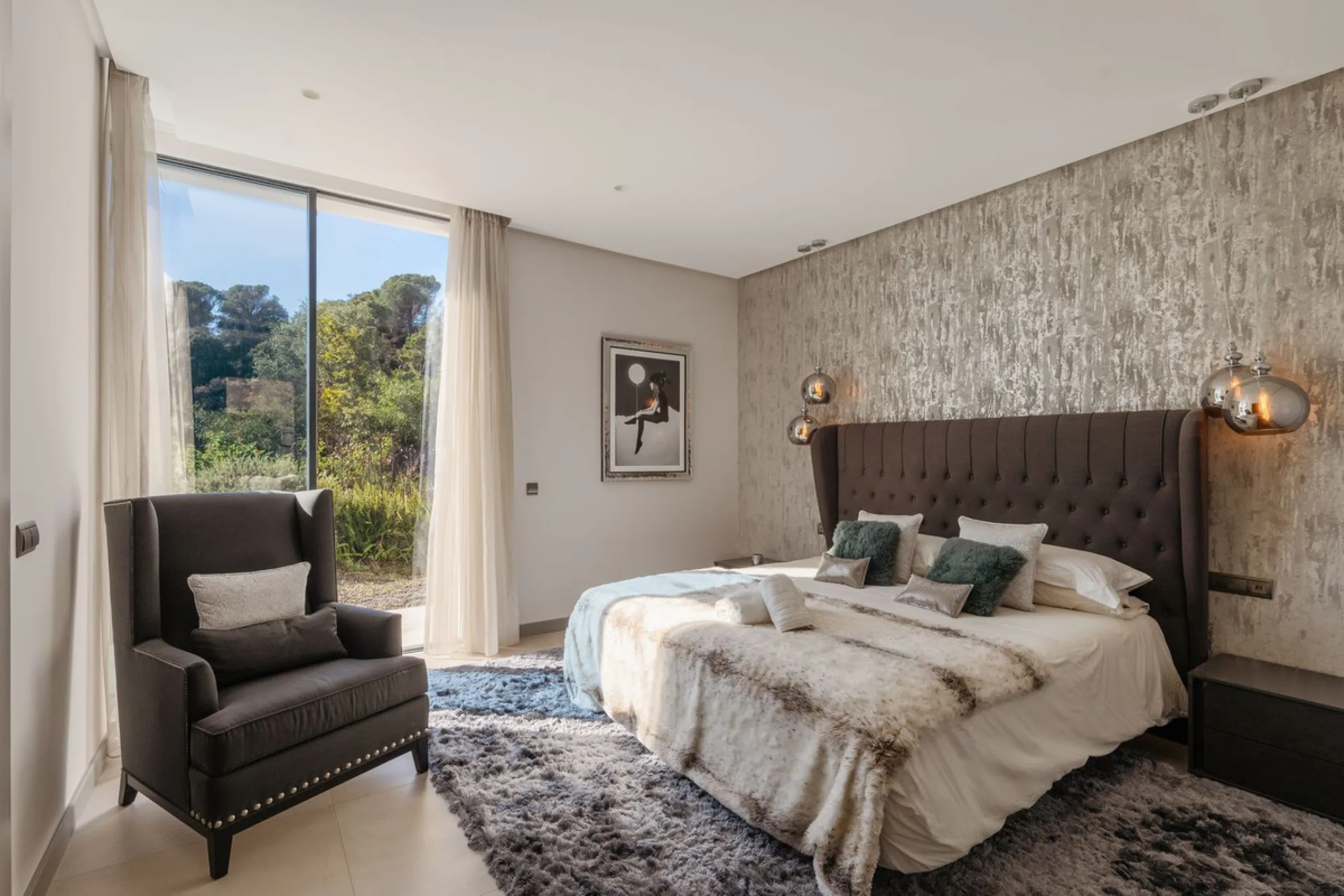 House - Detached Villa в продаже в Benahavís, Málaga. В доме 5 спален и 5 ванных комнат. Площадь дома 573 м². Площадь участка 2616 м²