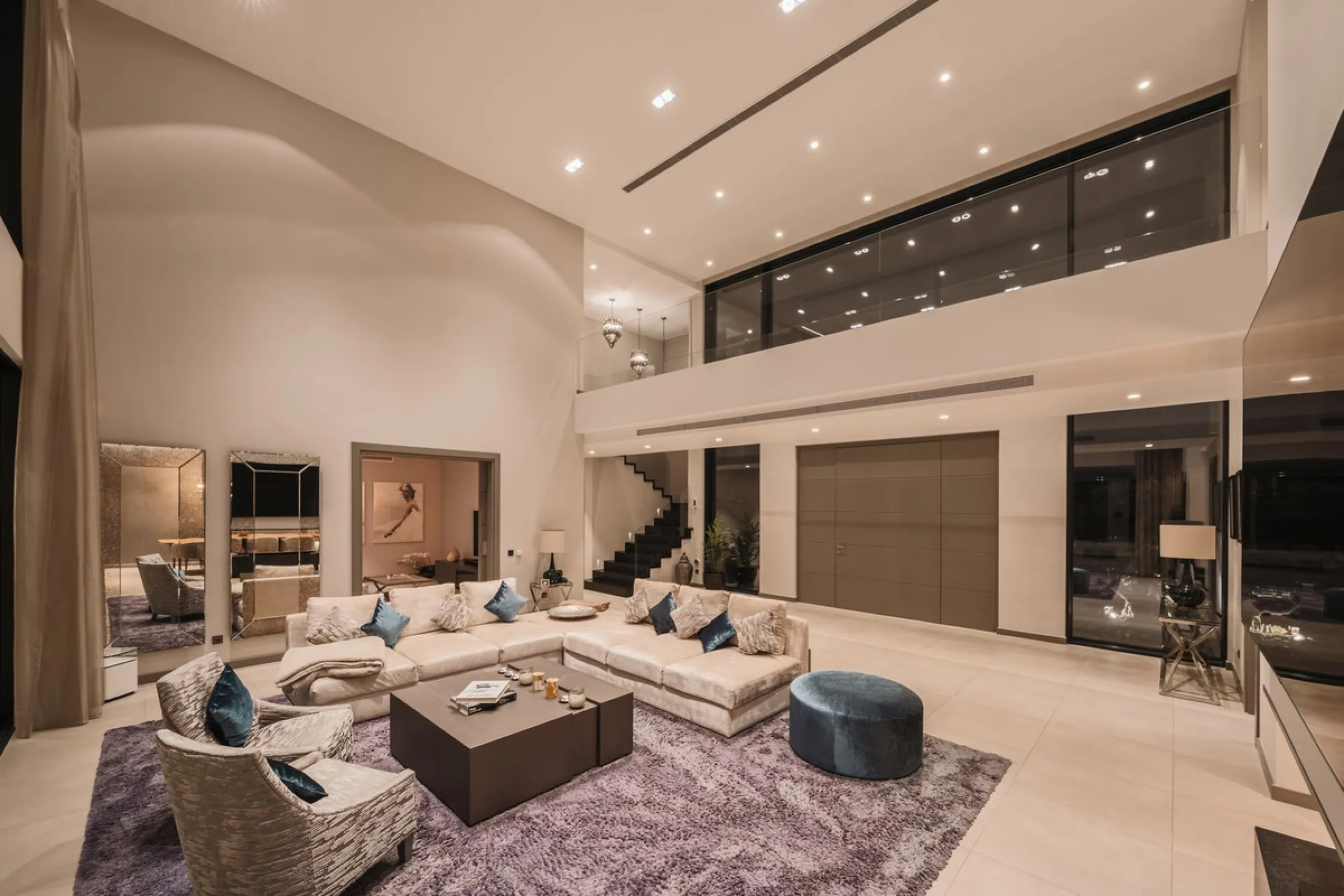 House - Detached Villa в продаже в Benahavís, Málaga. В доме 5 спален и 5 ванных комнат. Площадь дома 573 м². Площадь участка 2616 м²