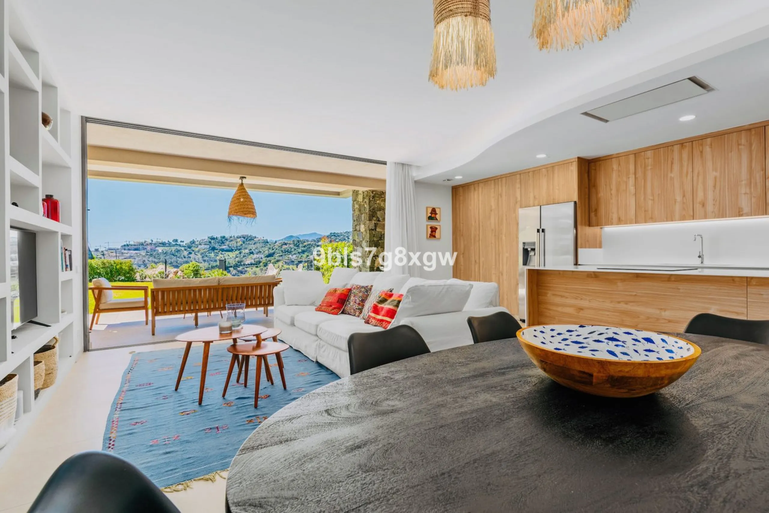 Apartment - Ground Floor Apartment в продаже в Benahavís, Málaga. В доме 3 спален и 3 ванных комнат. Площадь дома 135 м². Площадь участка 393 м²